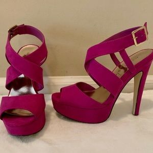 Madden Girl fuchsia purple high heel gold buckle platform sandals 6